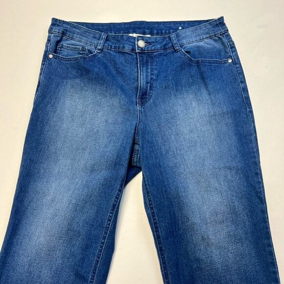 Christopher & Banks Womens Cropped Jeans Blue Pockets Medium Wash Mid Rise 8 - Picture 2 of 11